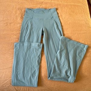 Sage Green Flare legging || lululemon || 4